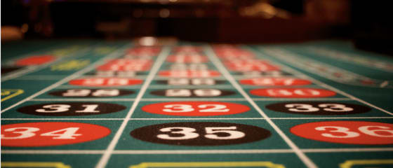 „Play'n GO“ pradėjo fantastišką pokerio žaidimą: „3 Hands Casino Hold'em“