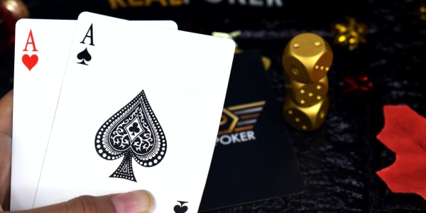 Žaisti pokerį - geriausia strategija ir patarimai