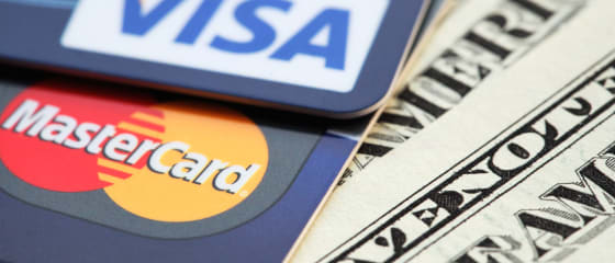 „Mastercard“ debeto ir kredito kortelės, skirtos įnešti internetu kazino