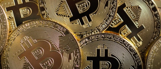 Bitcoin prieš tradicinius mokėjimo būdus internetiniuose kazino: privalumai ir trūkumai